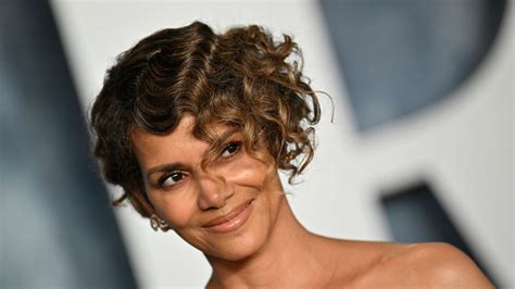 naked pictures of halle berry